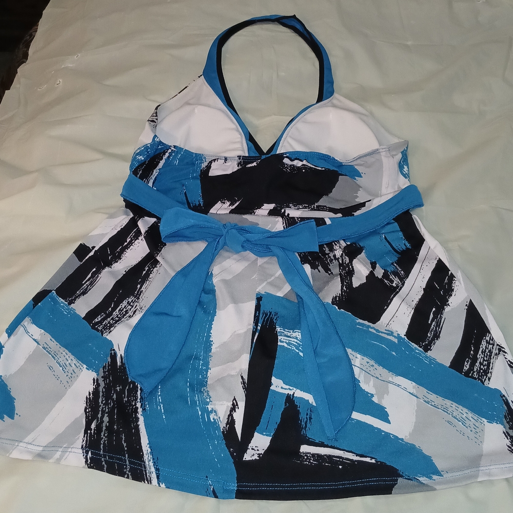 Pre-loved Women's Blue and Black Halter Top.